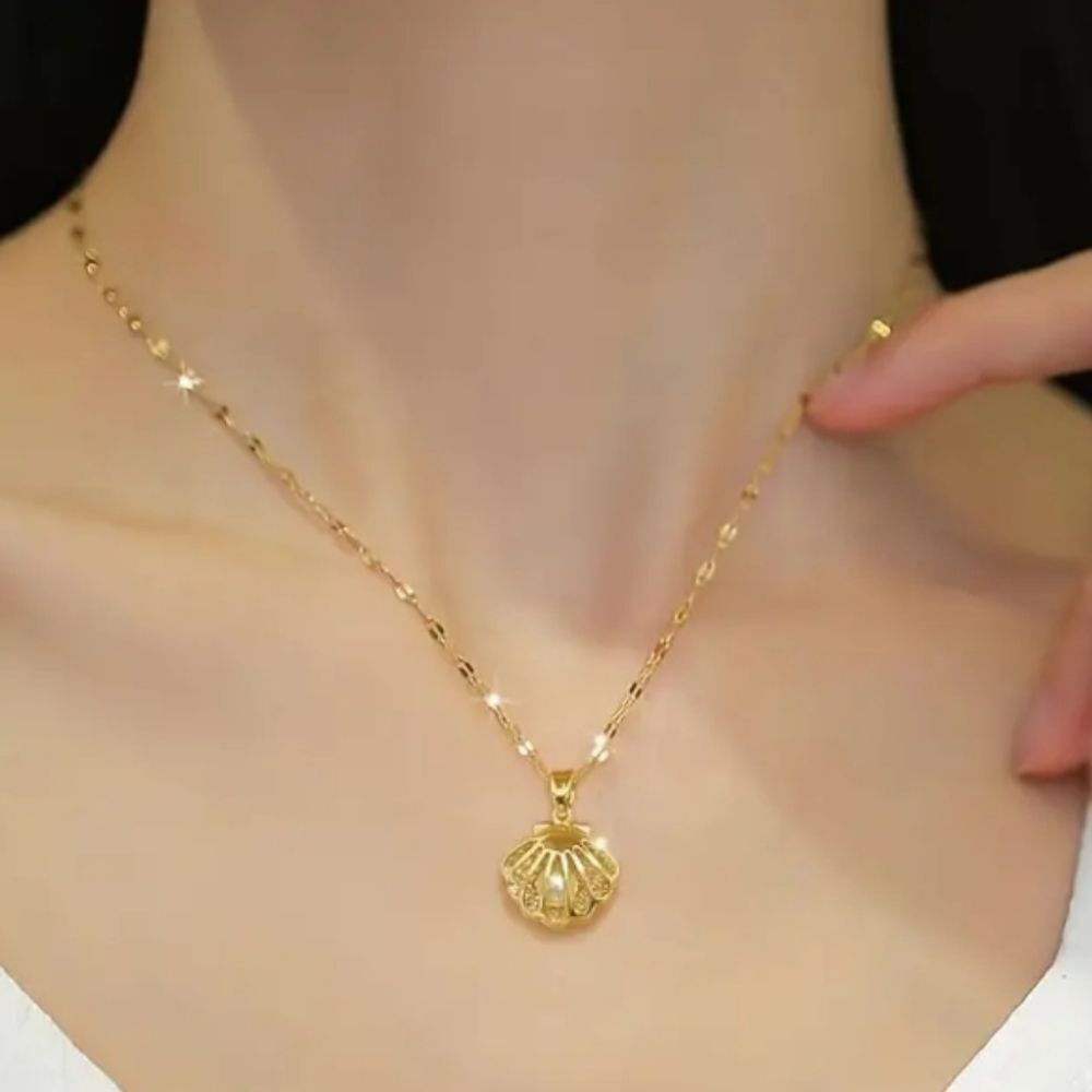 Ladies Elegant 18k Golden Pendant Necklace